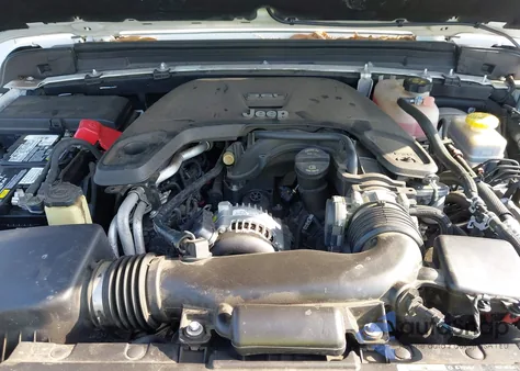 2018 Jeep Wrangler Unlimited Sahara 4X4 из США, поврежденный, VIN 1C4HJXEG3JW175226